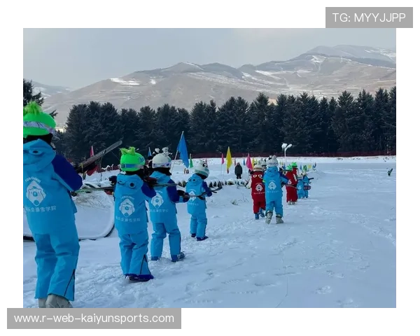 世界滑雪学校开设青少年冬季进阶训练班，2021滑雪课程